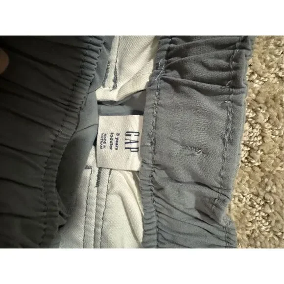 Gap boys 3T hybrid shorts with QuickDry in cool grey. New without tags - Picture 2 of 3